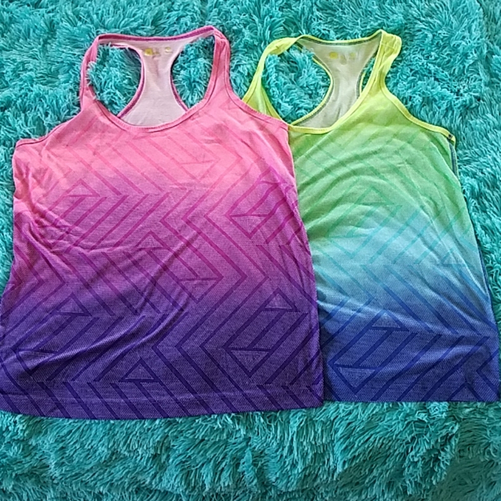 Xersion lot of 2 work out tanks